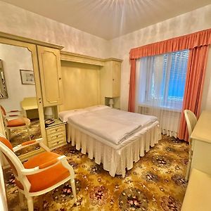 Quarto económico com cama king